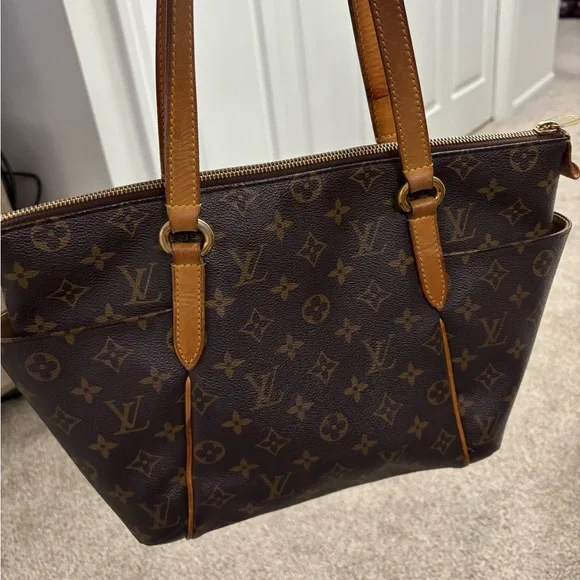 Authentic Louis Vuitton Totally PM 2009 - Picture 5 of 16